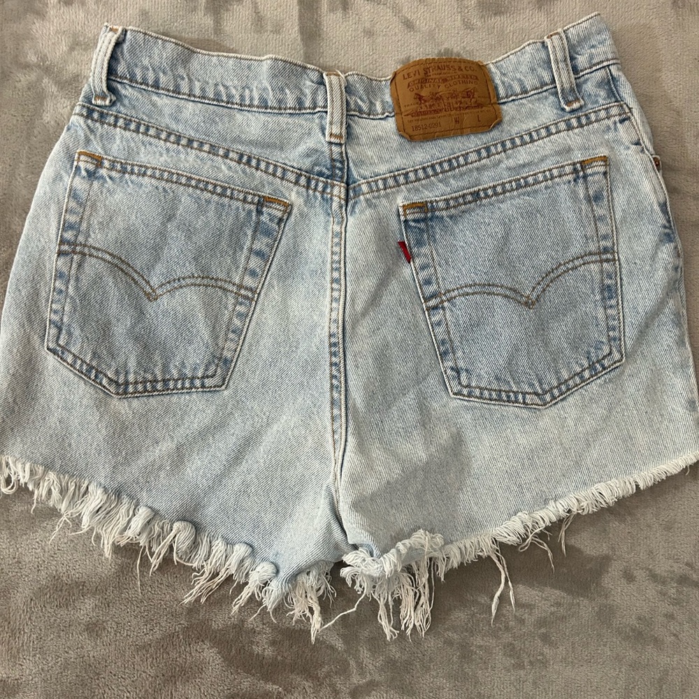 Vintage Levi’s cutoff denim shorts - Picture 11 of 11